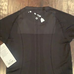 SOLD Hawaii black swiftly tech SS Crew size 8